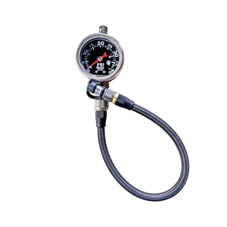מד לחץ איכותי – Precision Pressure Gauge (0-40 PSI) APEX